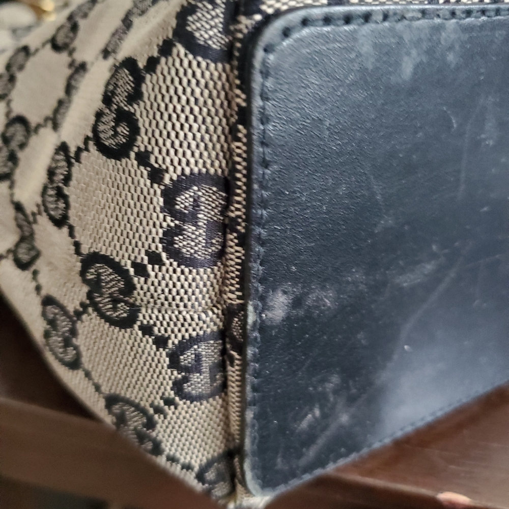 Gucci Handbag - Picture 6 of 8